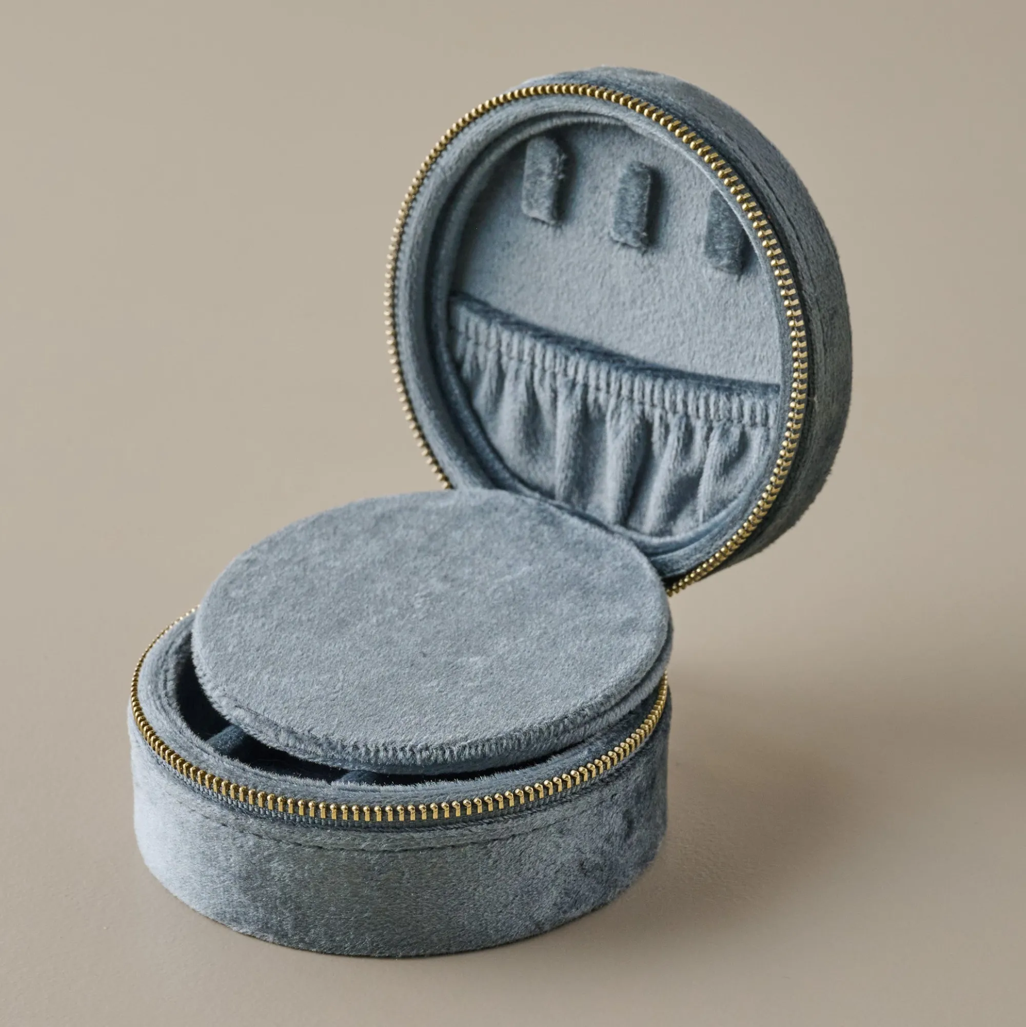 VND8845 Cecelia Designs Jewelry LLC. Velvet Stone Jewelry Travel Case