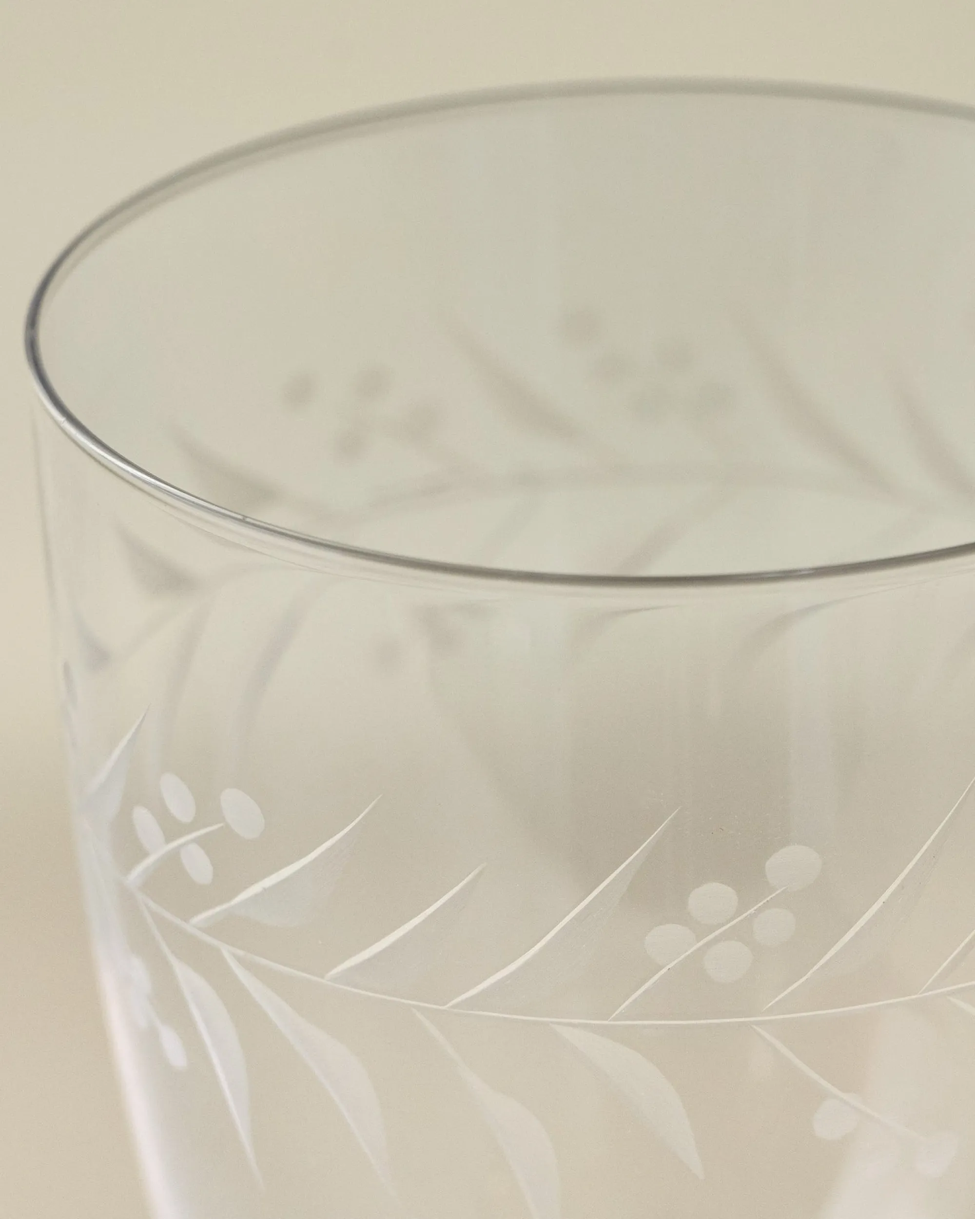 VND8399 Beijing Housewares Industries Ltd Vintage-Inspired Etched Glass Tumbler