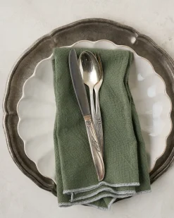 VND0164 Creative Co-op Inc Vintage-Inspired Pewter Charger
