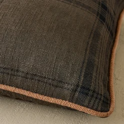 VND8009 Jaipur Arts Vintage Plaid Pillow