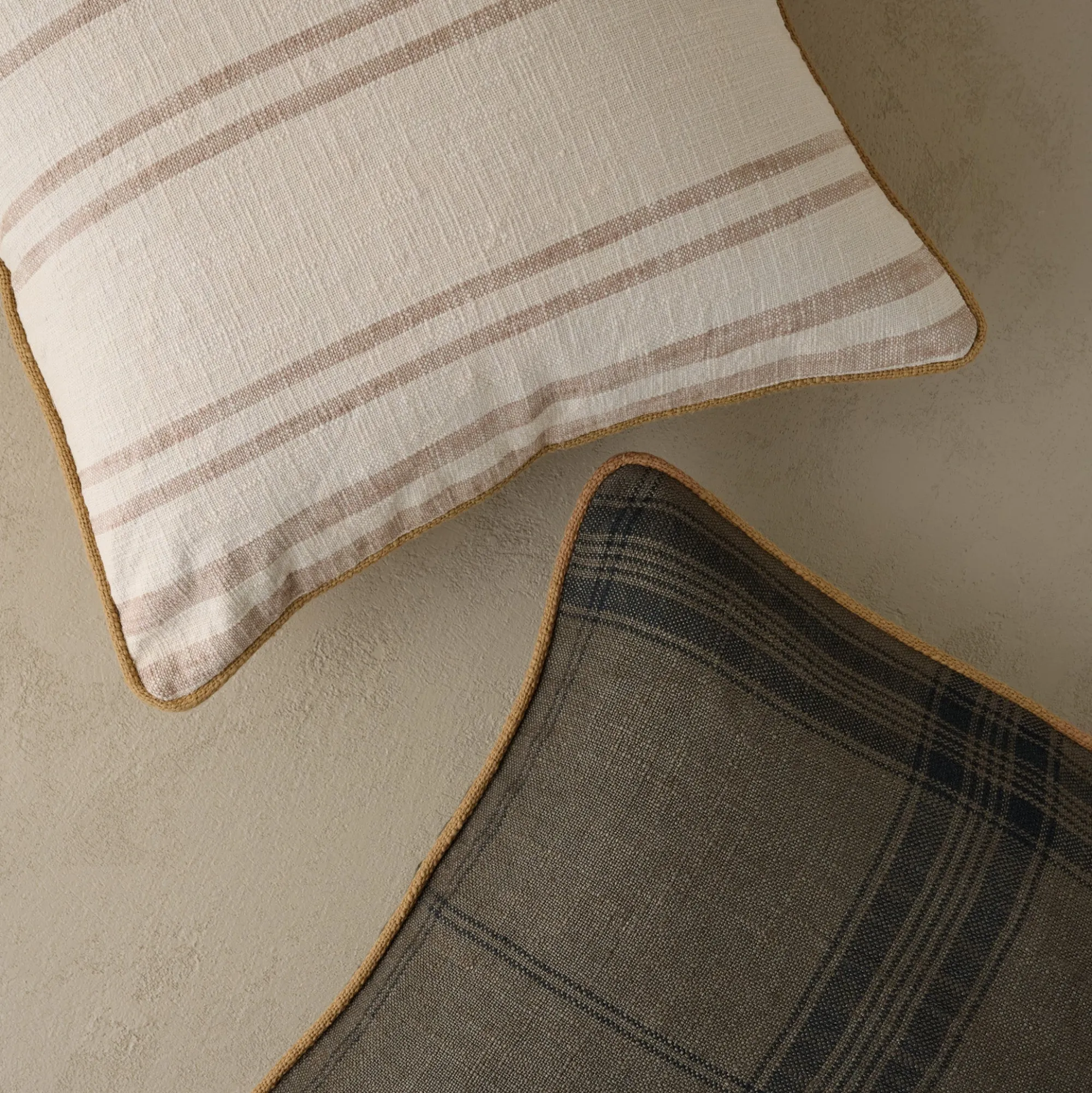 VND8009 Jaipur Arts Vintage Plaid Pillow