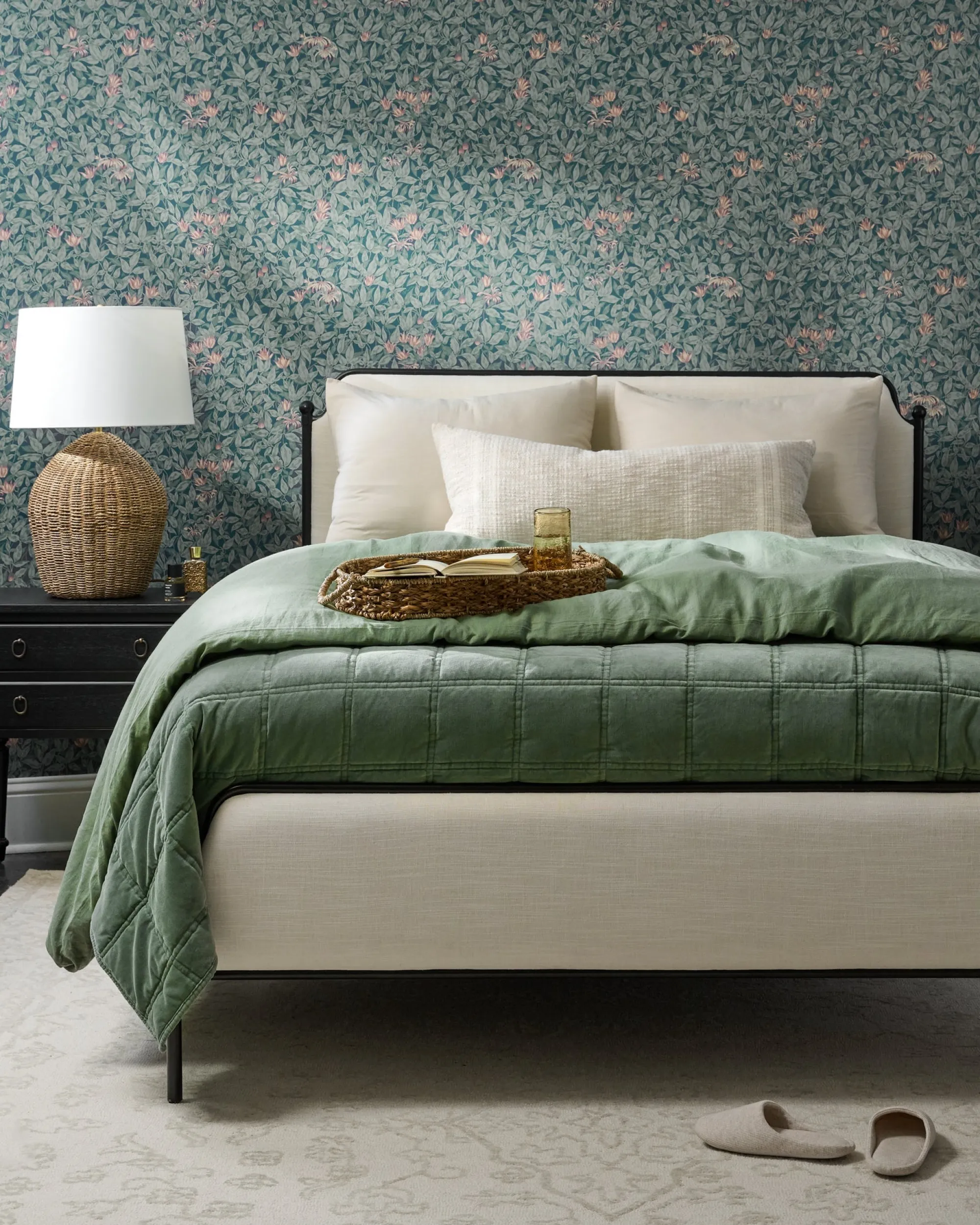 VND7018 Makerspalm, LLC Weekend Velvet Quilt - Dusty Green