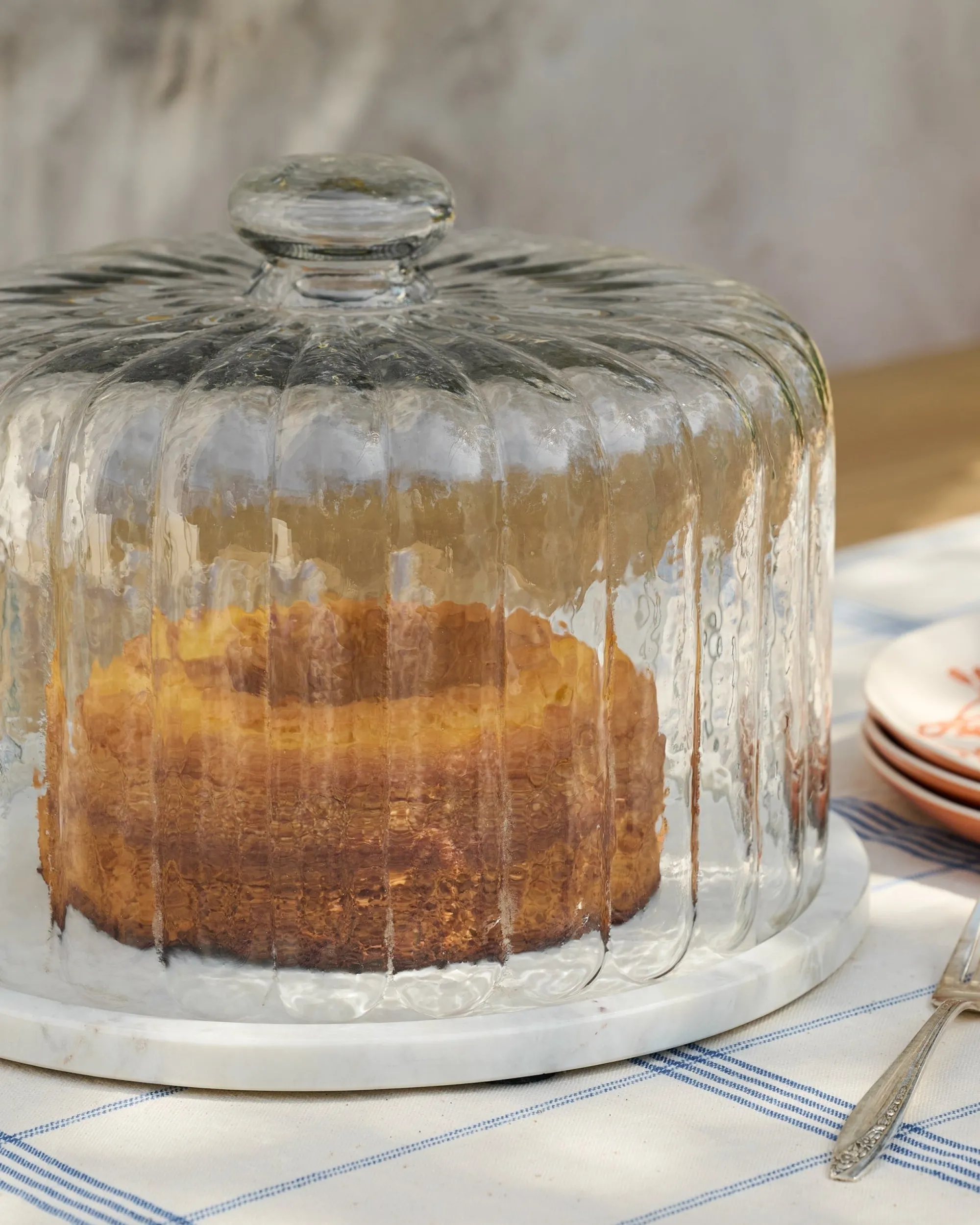 VND7002 DILEEP INDUSTRIES PVT. LTD. White Marble Fluted Cake Dome