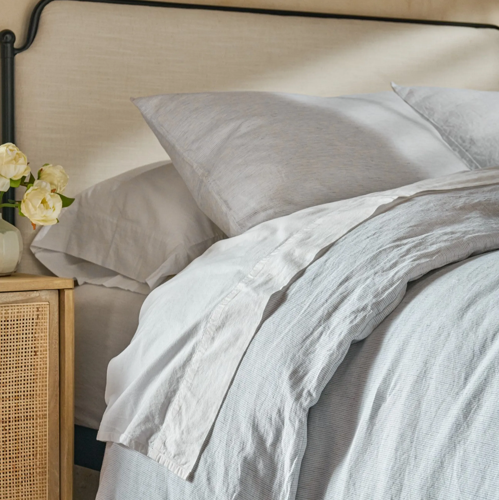 VND6325 The Airtex Group White Stripe Linen Cotton Duvet Cover