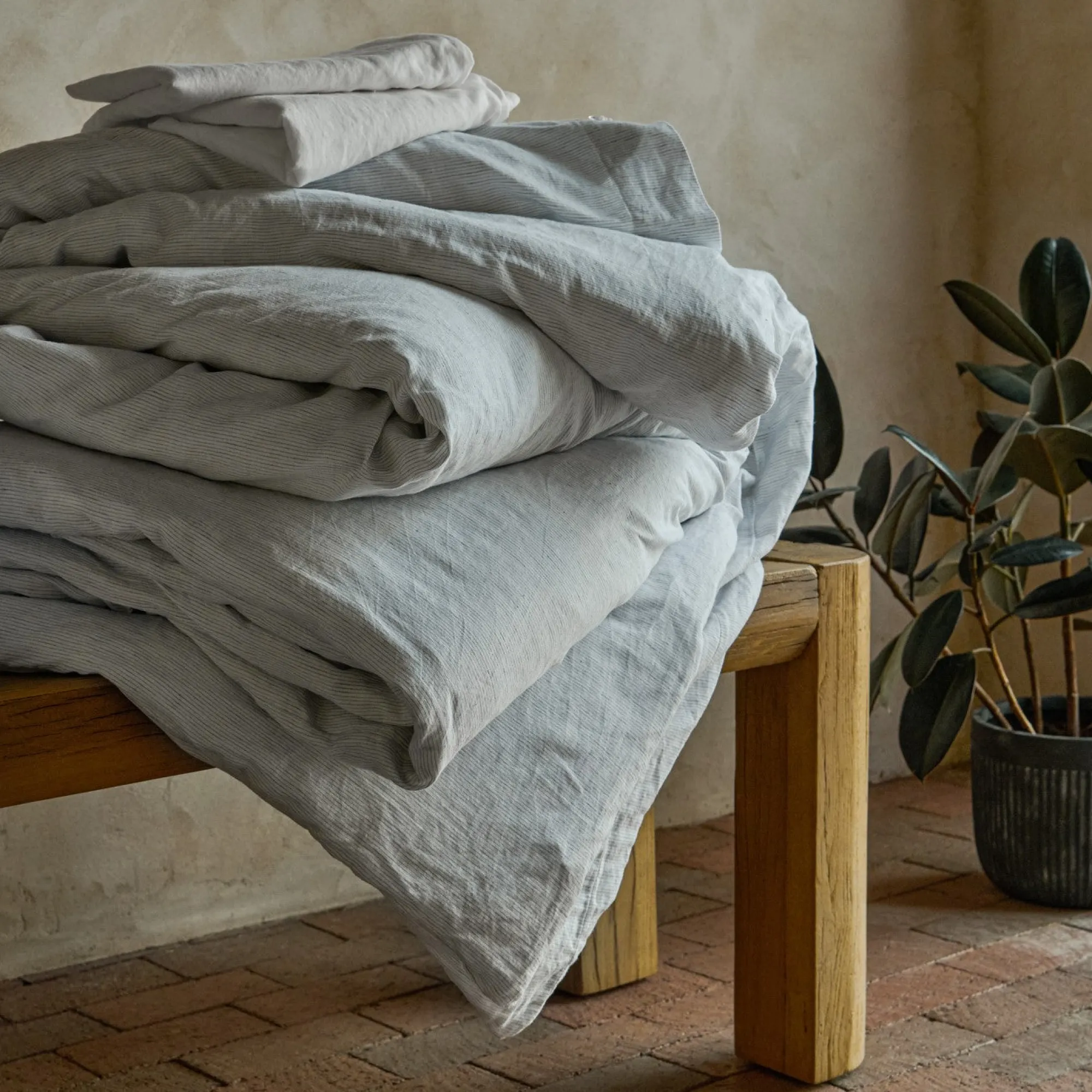 VND6325 The Airtex Group White Stripe Linen Cotton Duvet Cover
