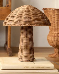 VND7018 Makerspalm, LLC Woodland Rattan Table Lamp
